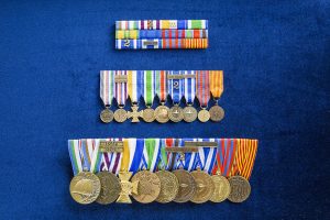 blouse plakband adopteren Medailles opmaken defensie | Voortman Onderscheidingen Rijssen